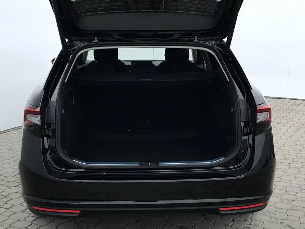 Škoda Superb Combi Selection 7DSG 2,0TDI / 110kW