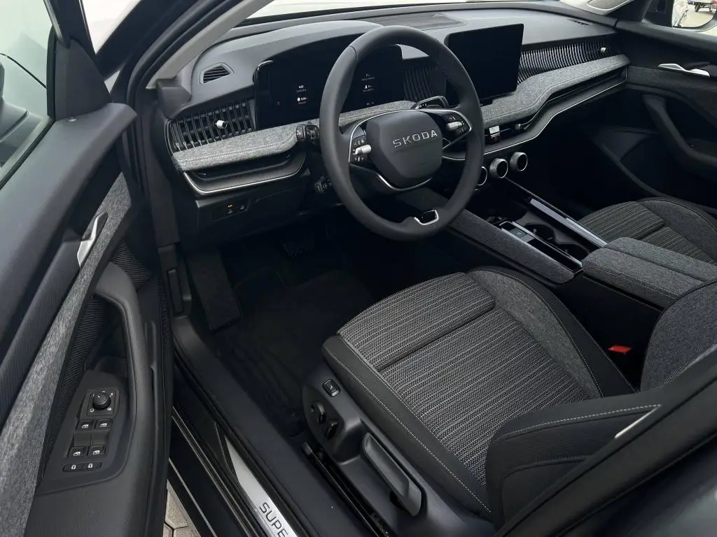 Škoda Superb Combi Selection 7DSG 2,0TDI / 110kW