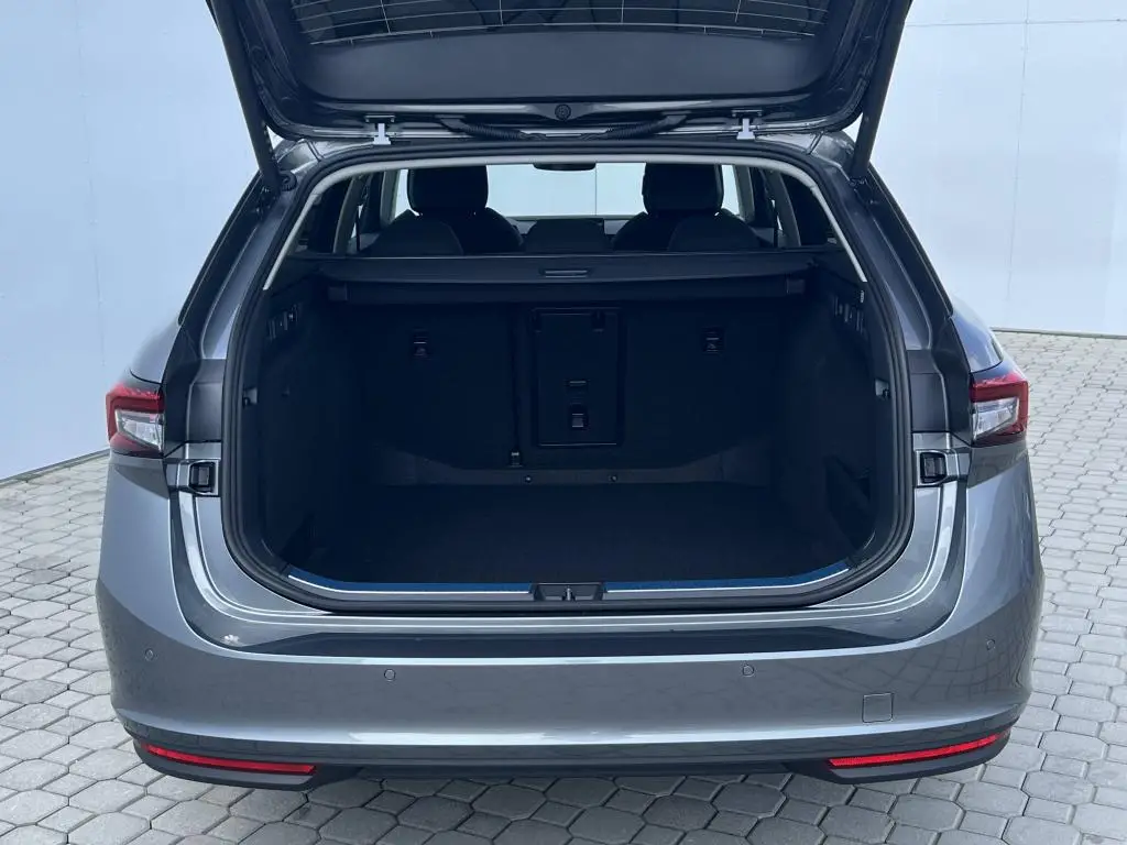 Škoda Superb Combi Selection 7DSG 2,0TDI / 110kW