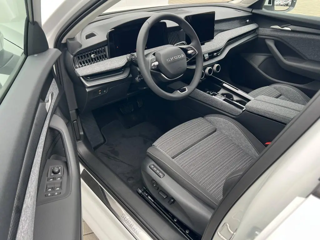 Škoda Superb Combi Selection 7DSG 2,0TDI / 110kW