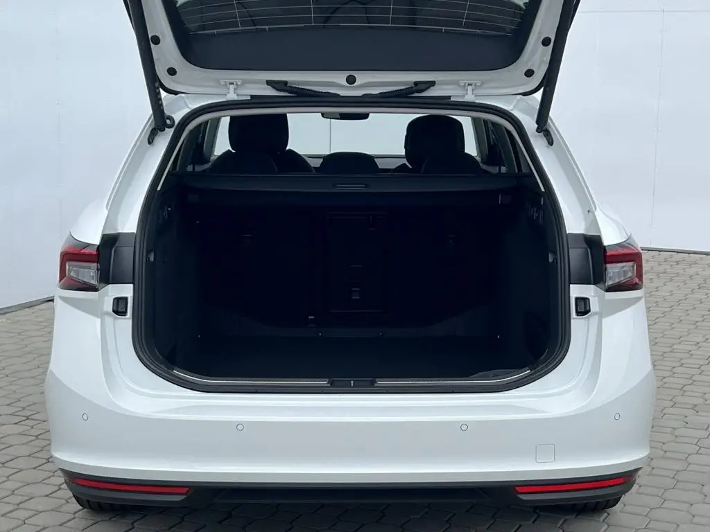 Škoda Superb Combi Selection 7DSG 2,0TDI / 110kW