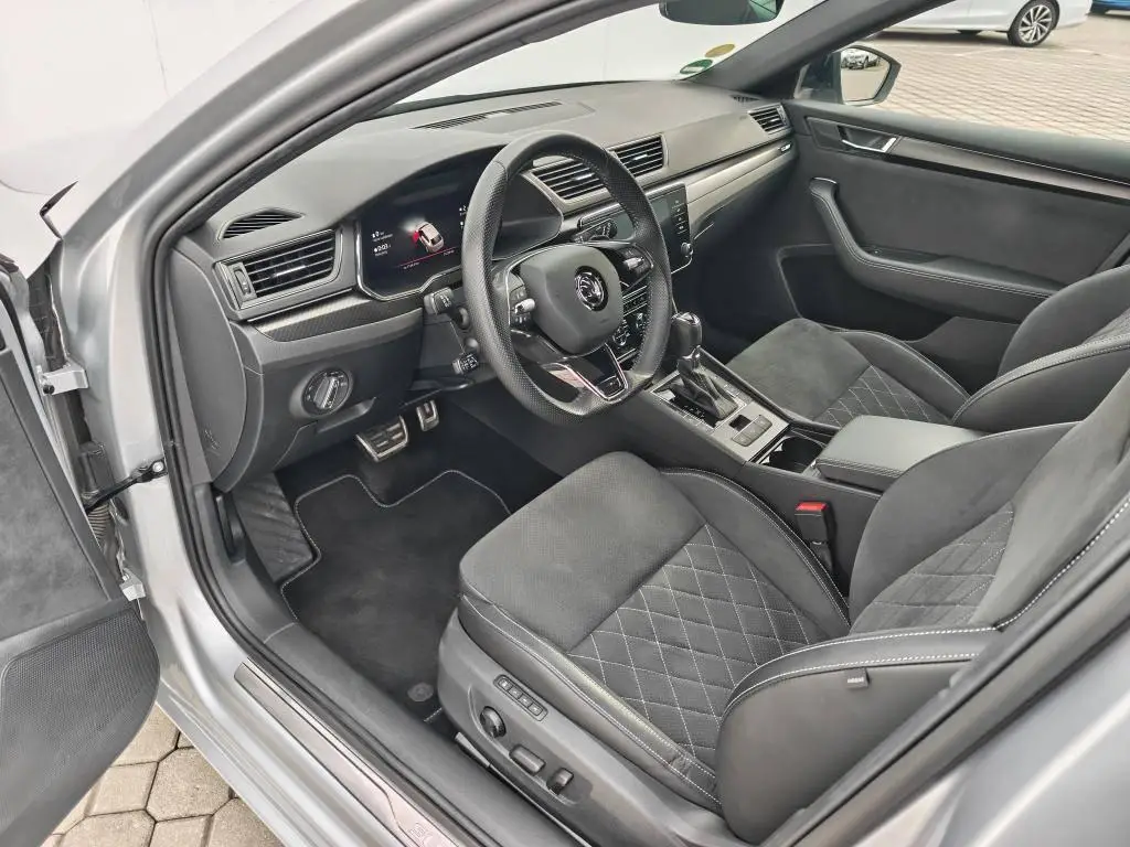 Škoda Superb Combi SportLine 7DSG 2,0TDI / 147kW