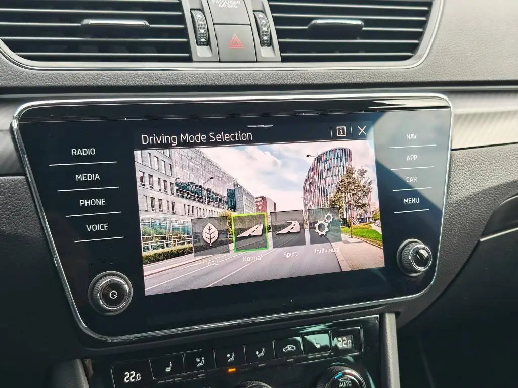 Škoda Superb Combi SportLine 7DSG 2,0TDI / 147kW