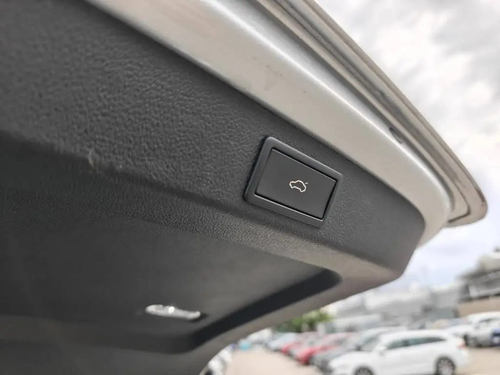 Škoda Superb Combi SportLine 7DSG 2,0TDI / 147kW