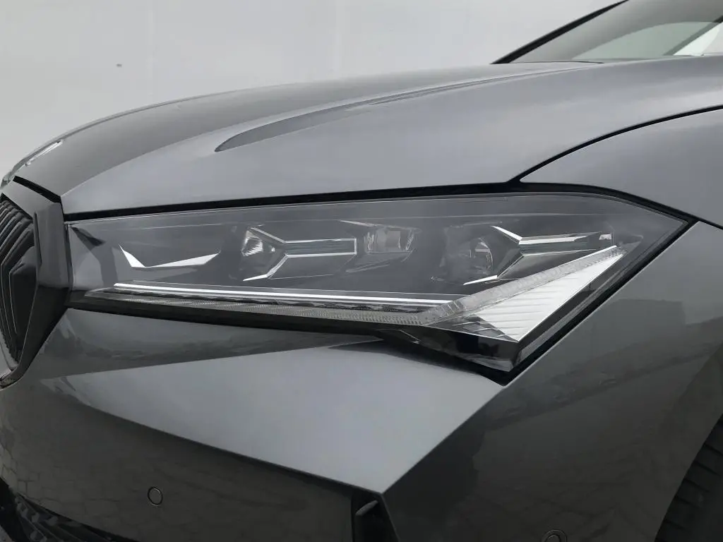 Škoda Superb Combi Sportline DSG 2,0TDI / 110kW