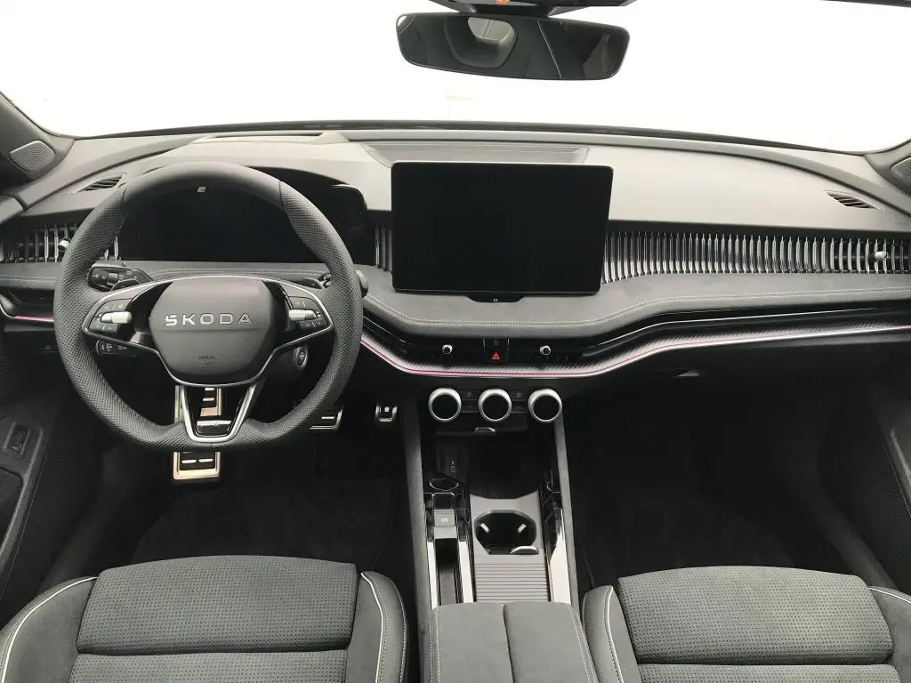 Škoda Superb Sportline  2,0 TDI 110 kW 7DSG 2,0TDI / 110kW