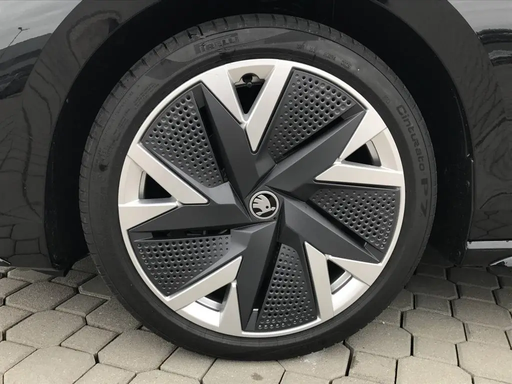 Škoda Superb Sportline  2,0 TDI 110 kW 7DSG 2,0TDI / 110kW