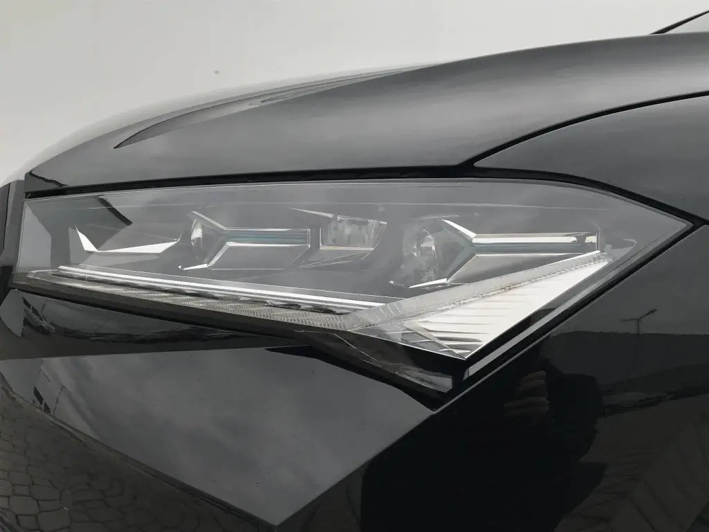 Škoda Superb Sportline  2,0 TDI 110 kW 7DSG 2,0TDI / 110kW