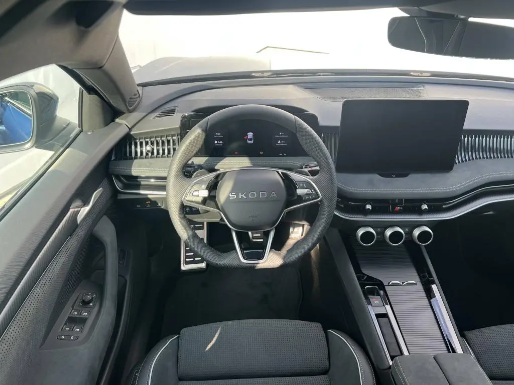 Škoda Superb Sportline  2,0 TDI 110 kW 7DSG 2,0TDI / 110kW