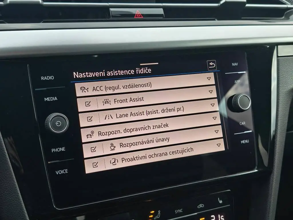 Volkswagen Arteon R-Line 6G 1,5TSI / 110kW