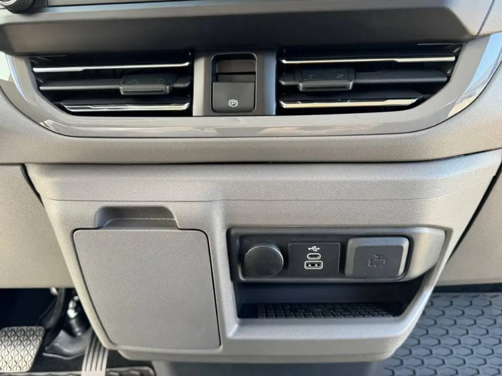 Volkswagen Caravelle 17kWh Life DR 2,5TSI / 171kW