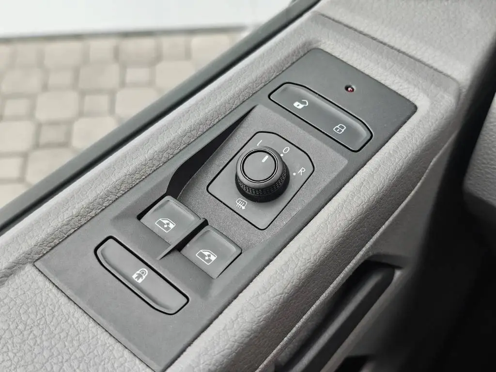 Volkswagen Caravelle CL DR 4M DSG 2,0TDi / 110kW