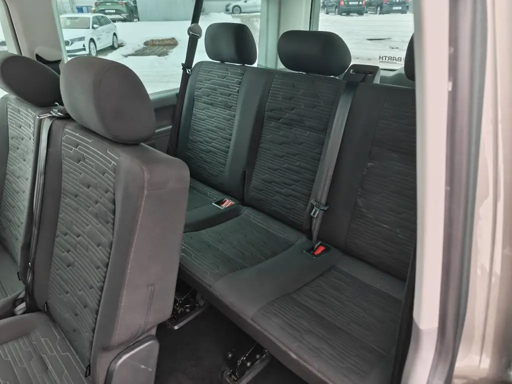 Volkswagen Caravelle Comfortline DR DSG 2,0TDi / 110kW