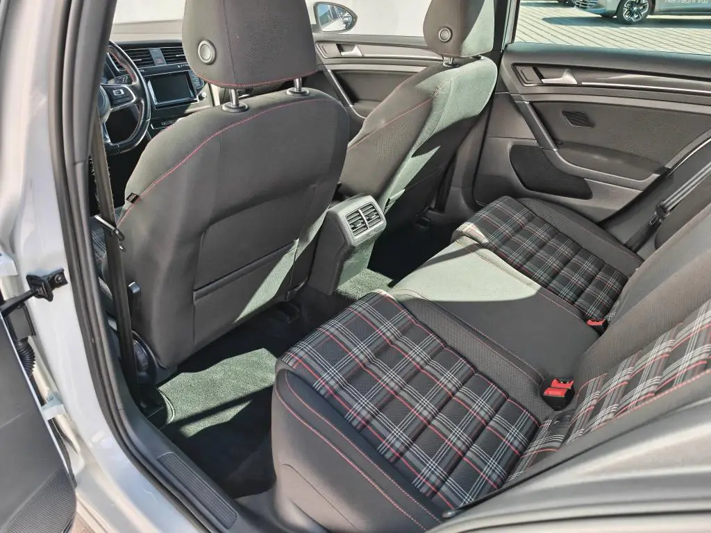 Volkswagen Golf 7 GTI Performance DSG 2,0TSi / 169kW