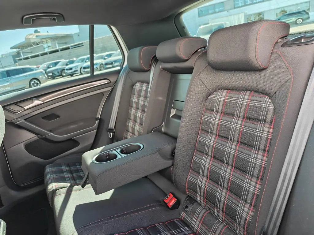 Volkswagen Golf 7 GTI Performance DSG 2,0TSi / 169kW