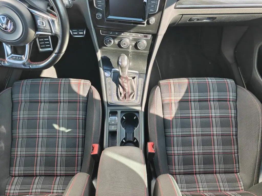 Volkswagen Golf 7 GTI Performance DSG 2,0TSi / 169kW