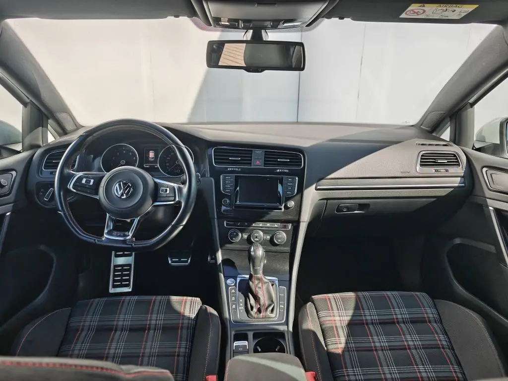 Volkswagen Golf 7 GTI Performance DSG 2,0TSi / 169kW