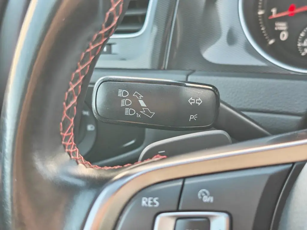 Volkswagen Golf 7 GTI Performance DSG 2,0TSi / 169kW