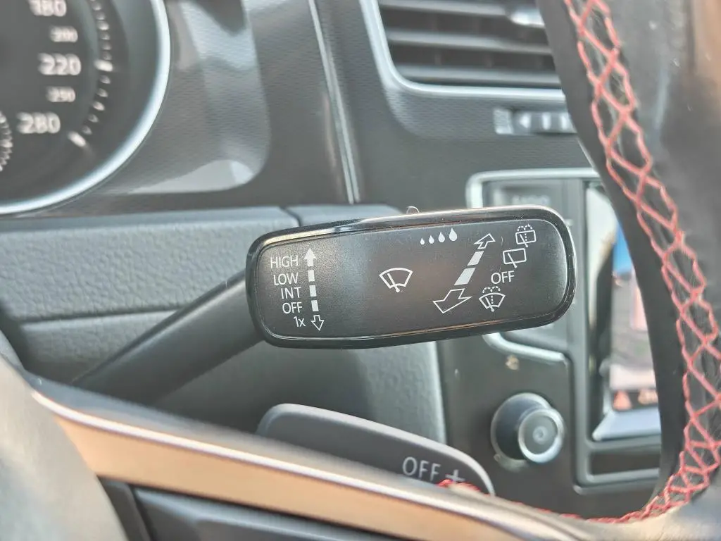 Volkswagen Golf 7 GTI Performance DSG 2,0TSi / 169kW