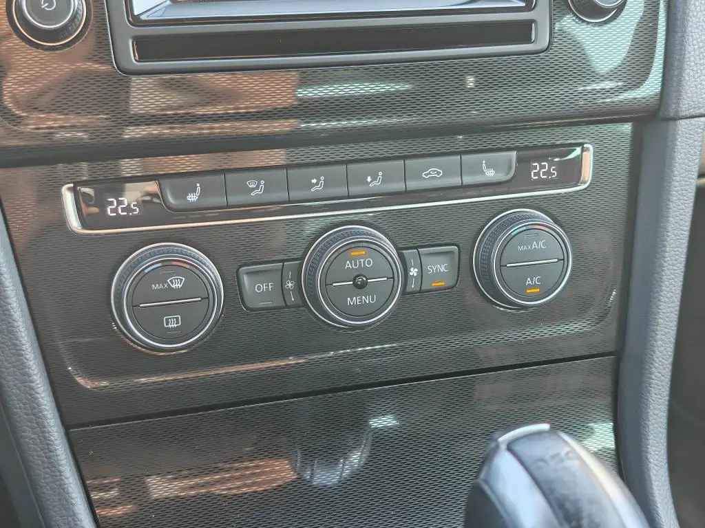 Volkswagen Golf 7 GTI Performance DSG 2,0TSi / 169kW