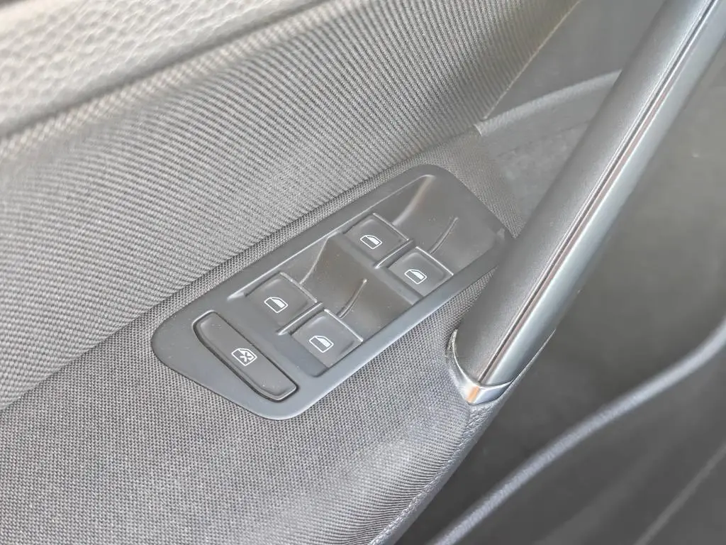 Volkswagen Golf 7 GTI Performance DSG 2,0TSi / 169kW