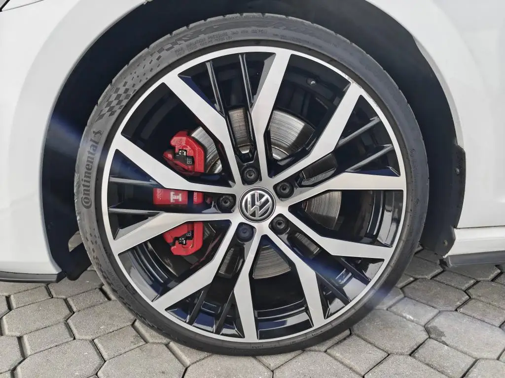 Volkswagen Golf 7 GTI Performance DSG 2,0TSi / 169kW