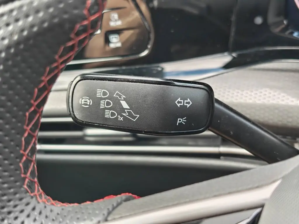 Volkswagen Golf GTI 6G 2,0TSI / 180kW