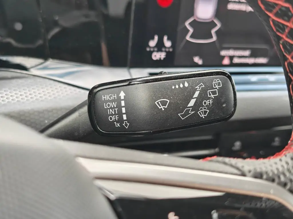 Volkswagen Golf GTI 6G 2,0TSI / 180kW
