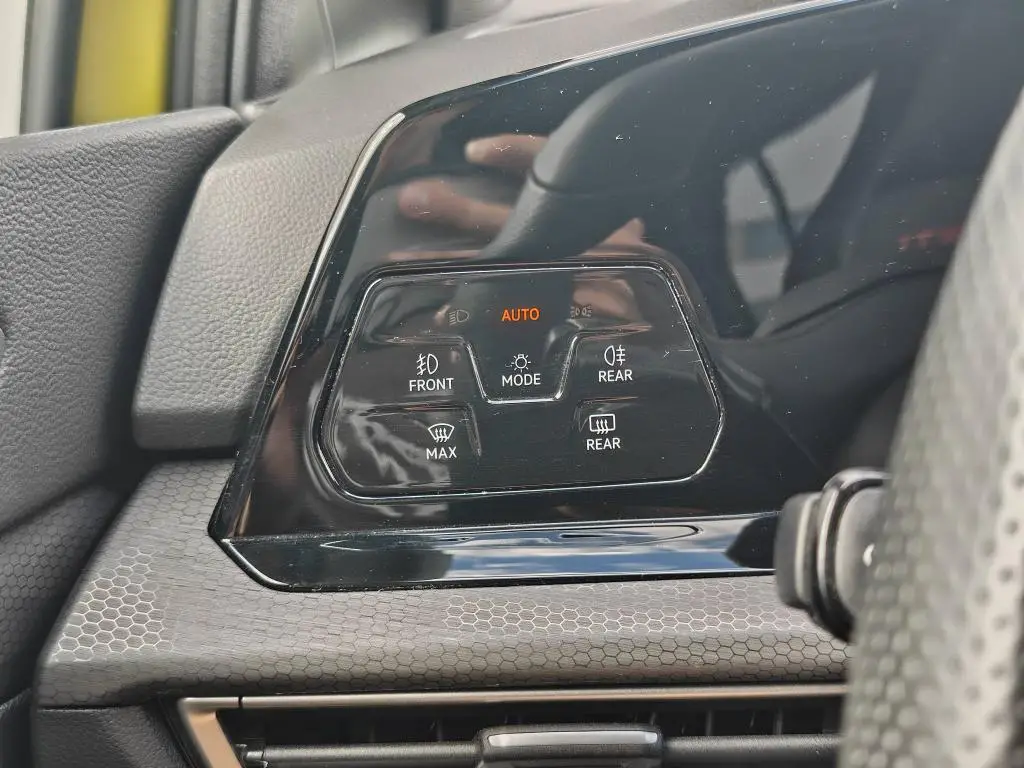 Volkswagen Golf GTI 6G 2,0TSI / 180kW