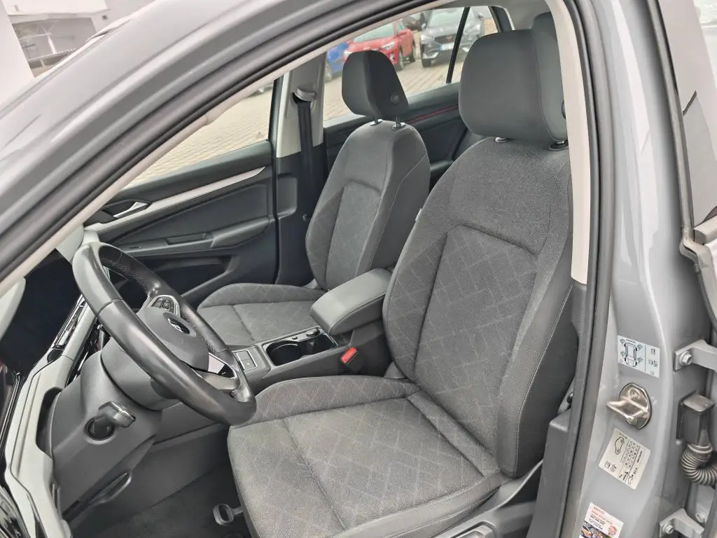 Volkswagen Golf Life 1,0TSi / 81kW