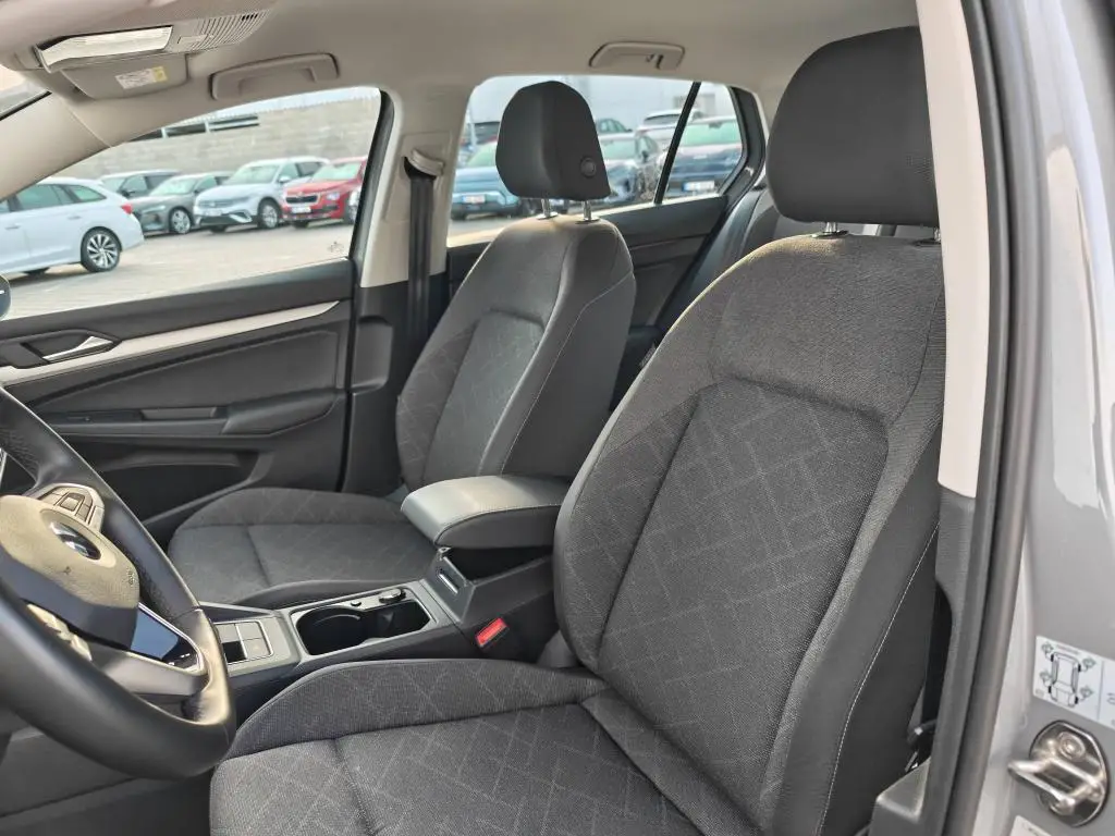 Volkswagen Golf Life 1,0TSi / 81kW