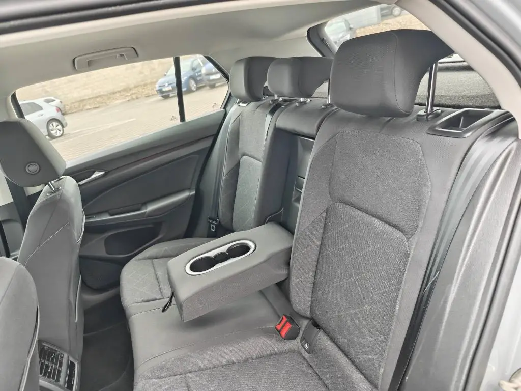 Volkswagen Golf Life 1,0TSi / 81kW