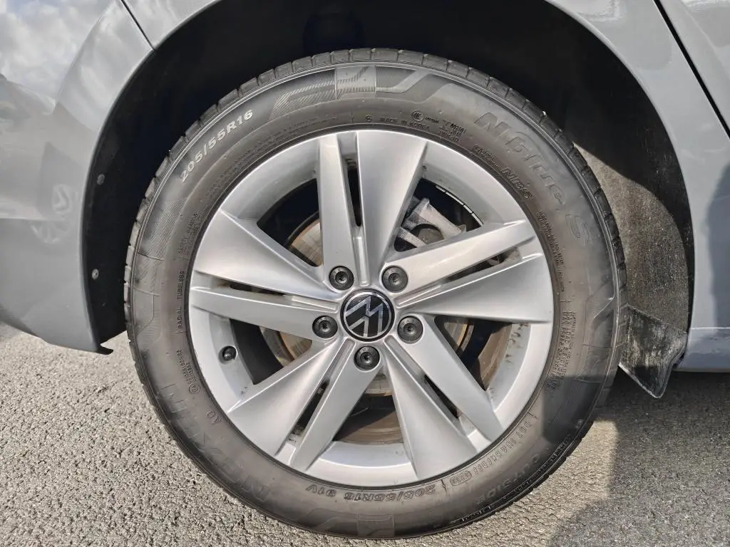 Volkswagen Golf Life 1,0TSi / 81kW