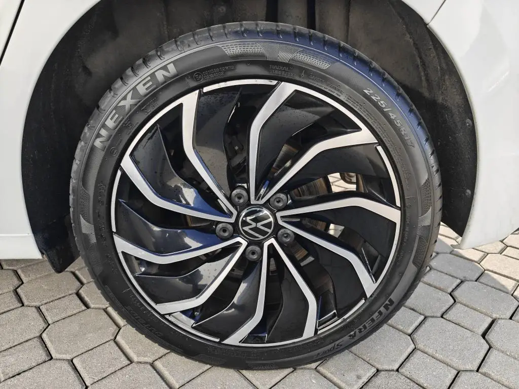 Volkswagen Golf Life 6G 1,5TSi / 96kW