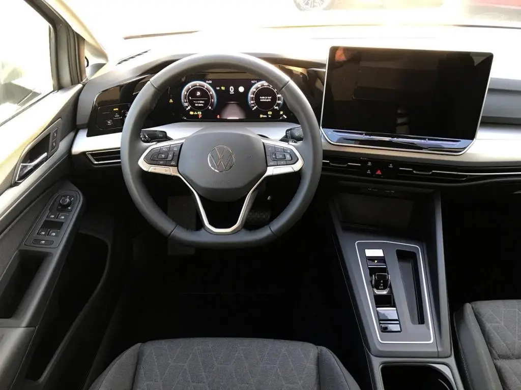 Volkswagen Golf People 7DSG 1,5eTSi / 85kW