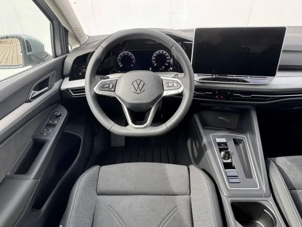 Volkswagen Golf People 7DSG 1,5eTSi / 85kW