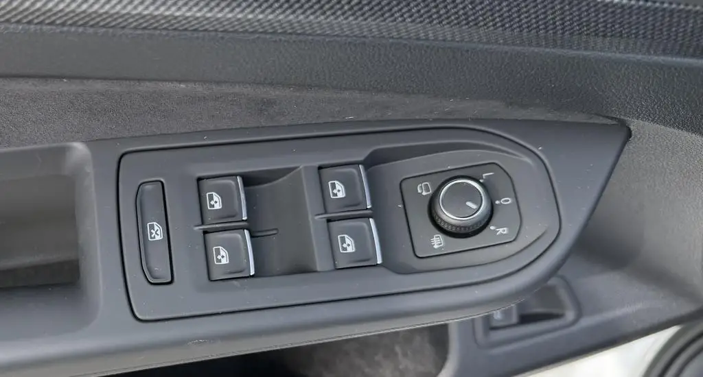 Volkswagen Golf Variant R-Line People 7DSG mHEV 1,5eTSI / 110kW