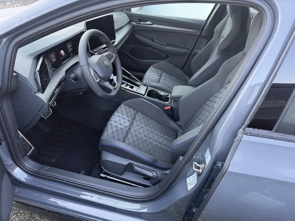 Volkswagen Golf Variant R-Line People 7DSG mHEV 1,5eTSI / 110kW