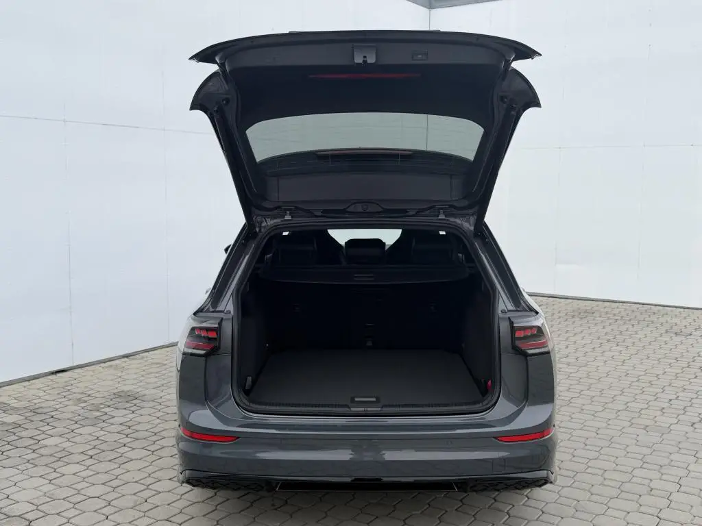 Volkswagen Golf Variant R-Line People 7DSG mHEV 1,5eTSI / 110kW