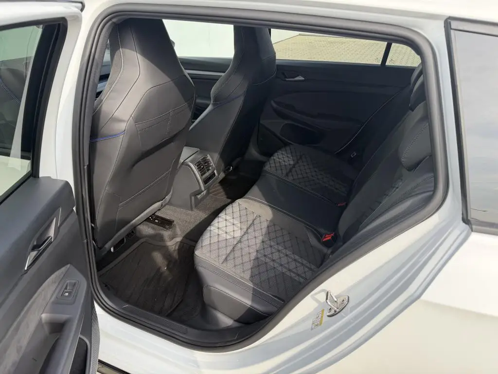 Volkswagen Golf Variant R-Line People 7DSG mHEV 1,5eTSI / 110kW