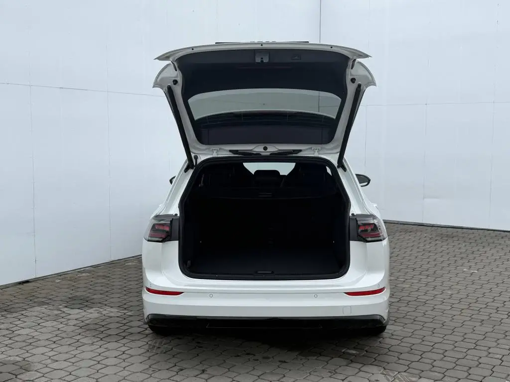 Volkswagen Golf Variant R-Line People 7DSG mHEV 1,5eTSI / 110kW