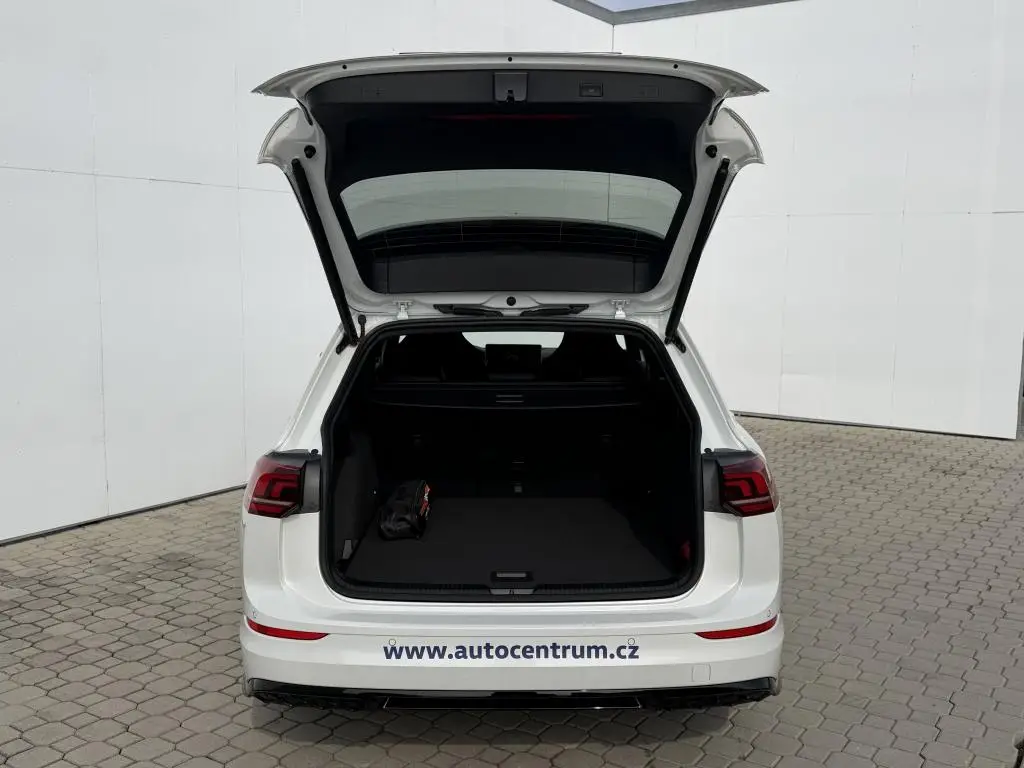 Volkswagen Golf Variant R-Line People 7DSG mHEV 1,5eTSI / 110kW