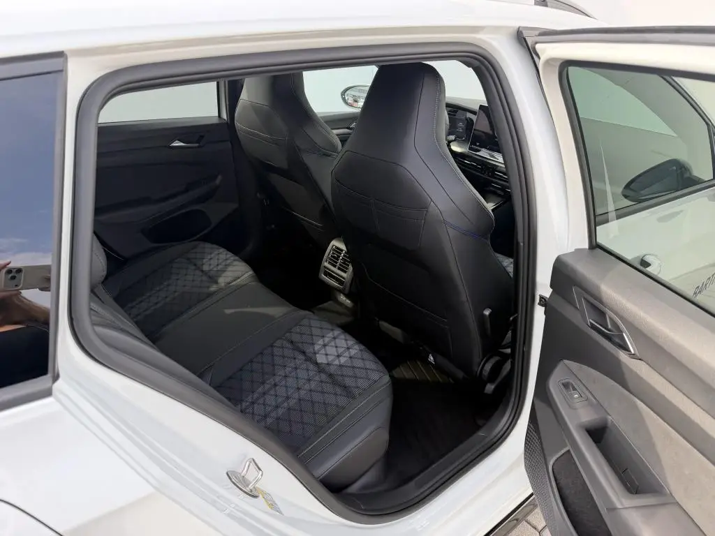 Volkswagen Golf Variant R-Line People 7DSG mHEV 1,5eTSI / 110kW