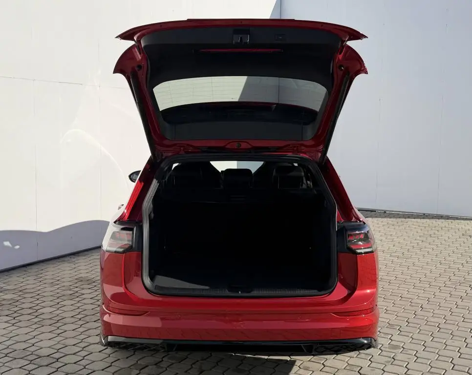 Volkswagen Golf Variant R-Line People 7DSG mHEV 1,5eTSI / 110kW