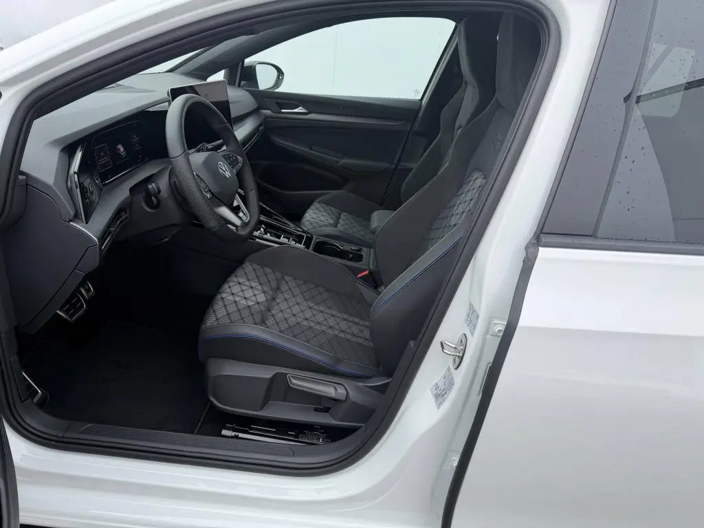 Volkswagen Golf Variant R-Line People 7DSG mHEV 1,5eTSI / 110kW