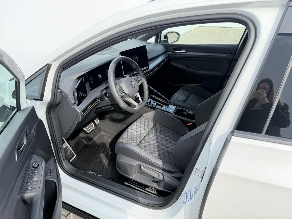 Volkswagen Golf Variant R-Line People 7DSG mHEV 1,5eTSI / 110kW