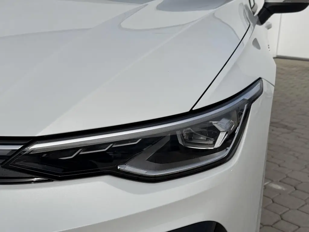 Volkswagen Golf Variant R-Line People 7DSG mHEV 1,5eTSI / 110kW