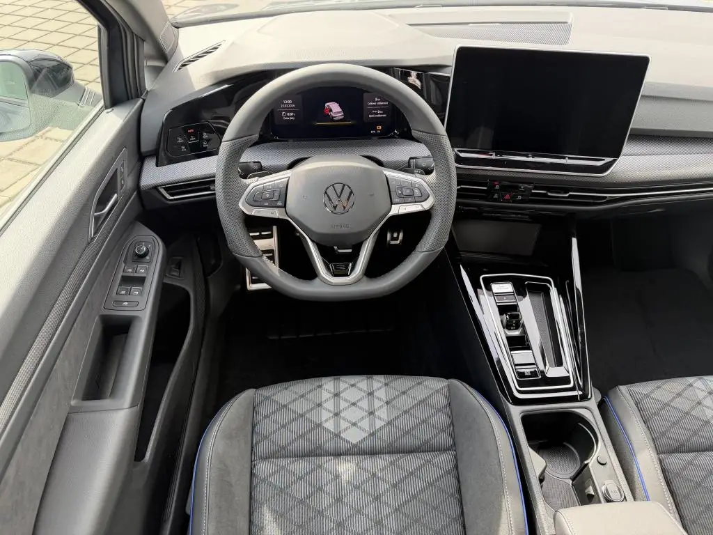 Volkswagen Golf Variant R-Line People 7DSG mHEV 1,5eTSI / 110kW