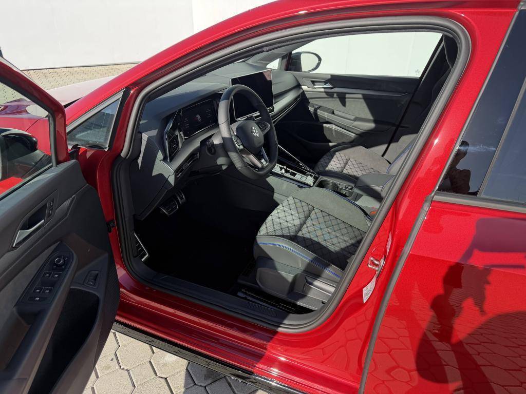 Volkswagen Golf Variant R-Line People 7DSG mHEV 1,5eTSI / 110kW