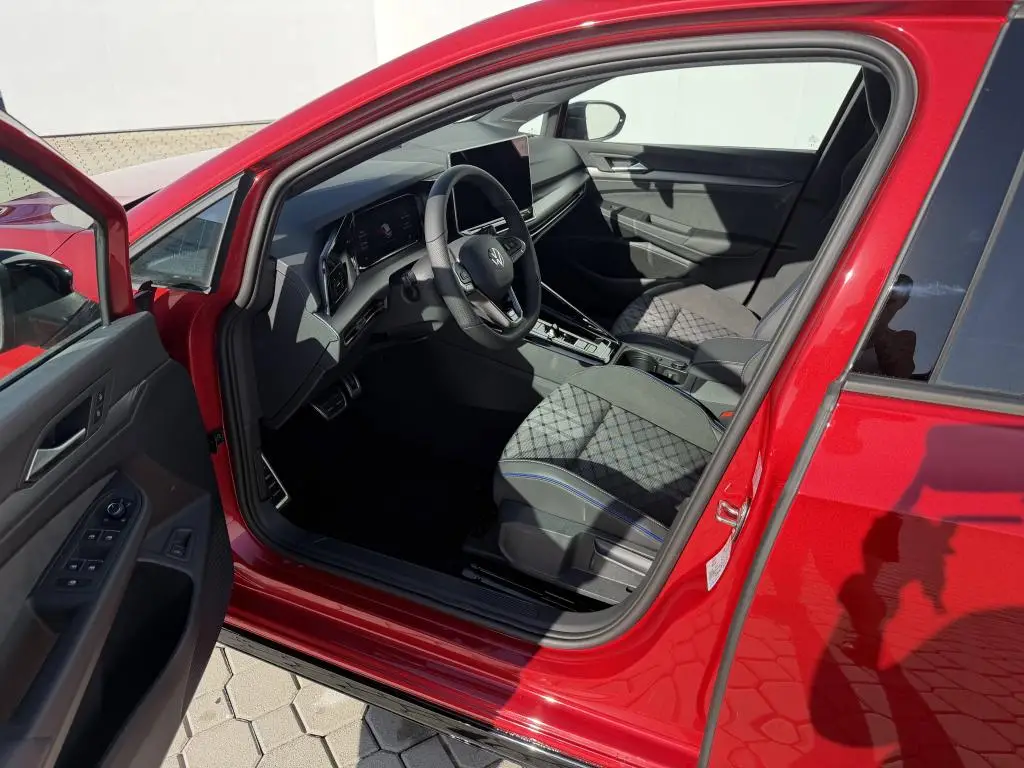 Volkswagen Golf Variant R-Line People 7DSG mHEV 1,5eTSI / 110kW